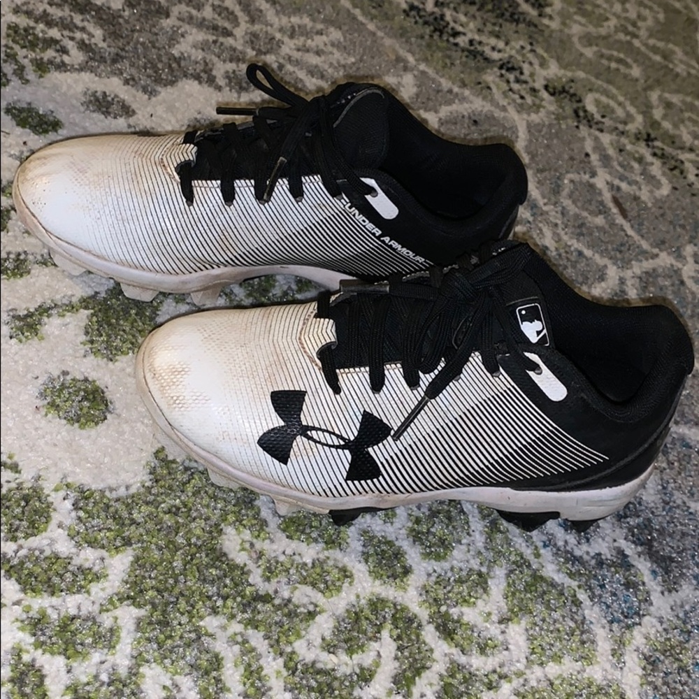 Boys Under Armour baseball cleats